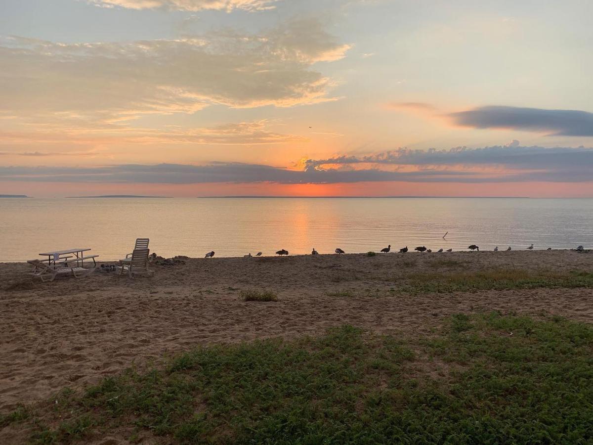 Mackinaw Beach And Bay Inn & Suites Mackinaw City Dış mekan fotoğraf