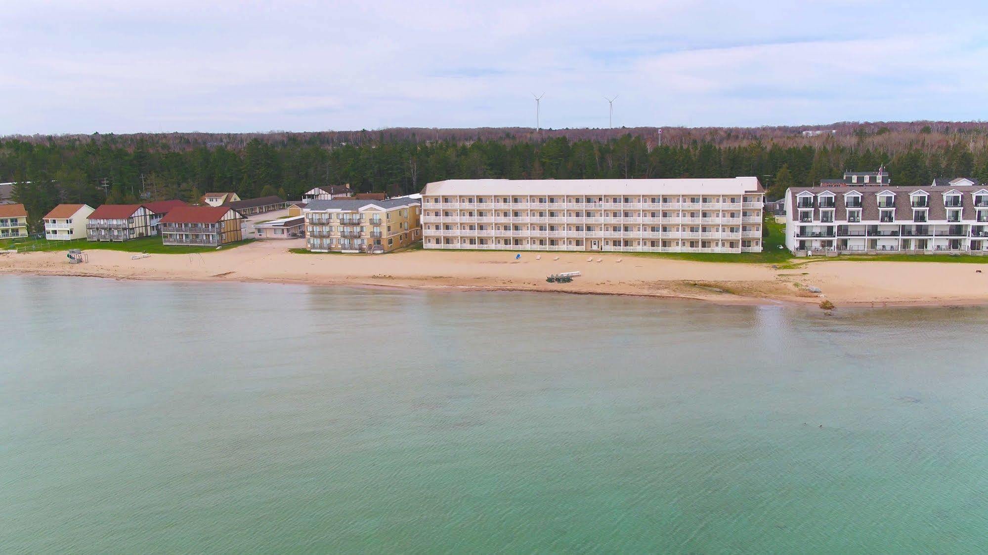 Mackinaw Beach And Bay Inn & Suites Mackinaw City Dış mekan fotoğraf