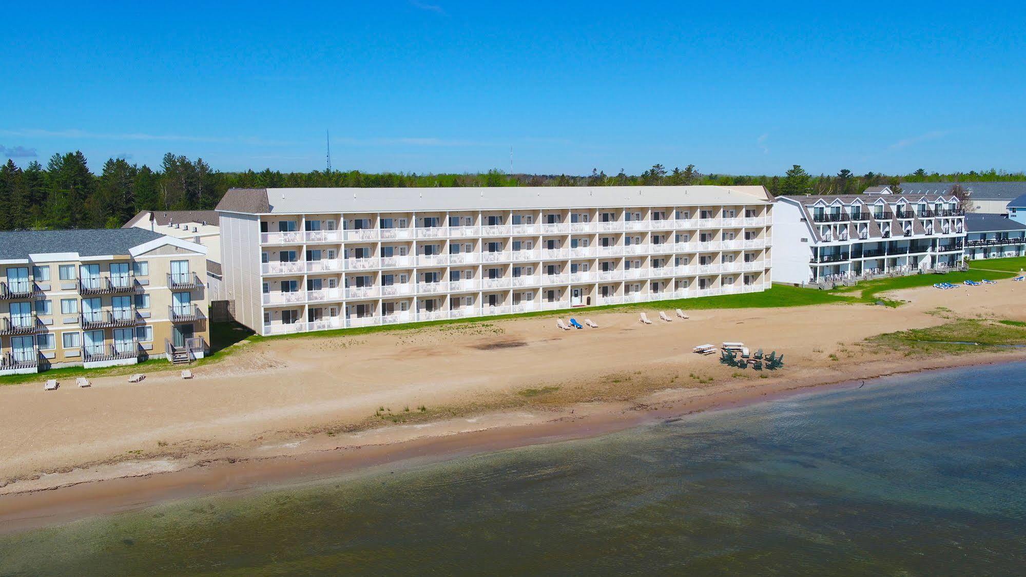 Mackinaw Beach And Bay Inn & Suites Mackinaw City Dış mekan fotoğraf